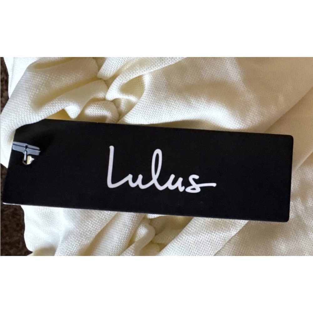 Lulu's Cream Ruched Blouse - Picture 9 of 9